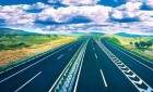 高速公路上选哪条车道更安全？